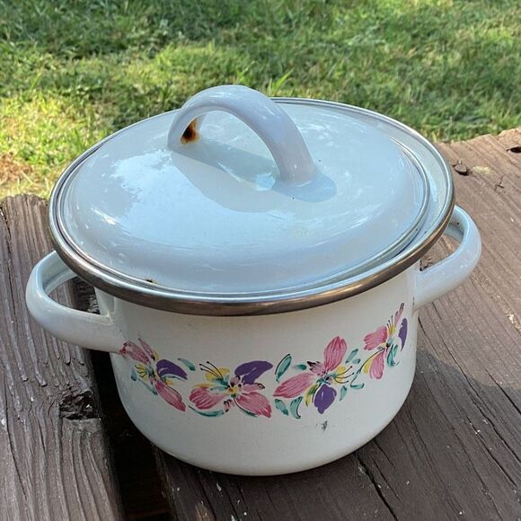 Vintage Enamelware Stock Pot with Lid Floral Design White Cooking Pot - Picture 2 of 4